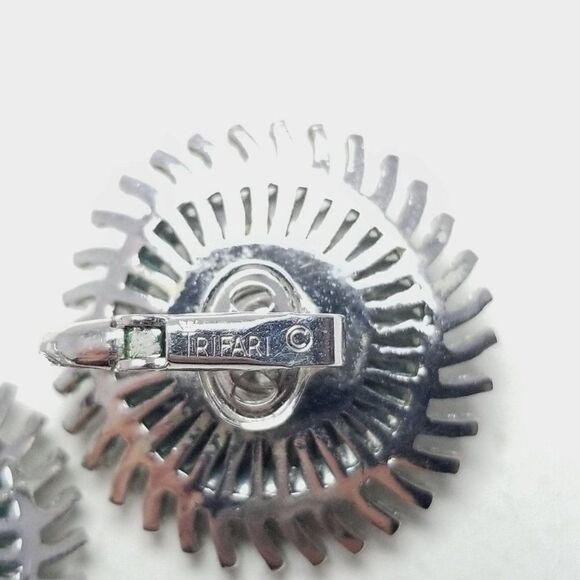 Vintage Crown Trifari Clip On Earrings, Silver Tone Pinwheel Shape Mid Century - Picture 4 of 7